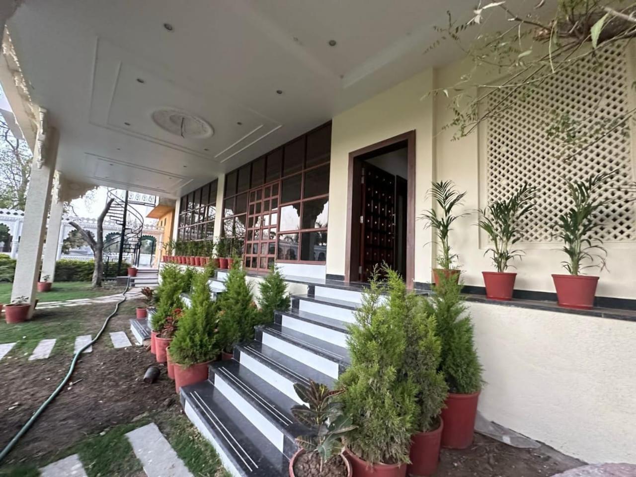 Manas Resort By Rudrakshi Ουνταϊπούρ Εξωτερικό φωτογραφία